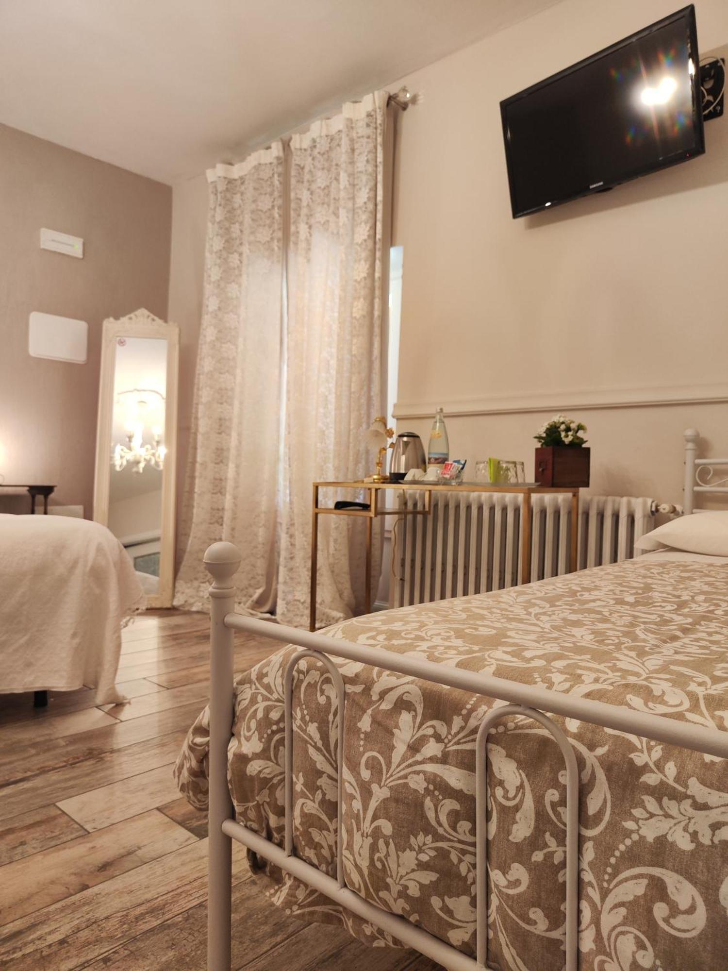 לינה וארוחת בוקר מונטיקיארי Garda Relais Antica Romelia מראה חיצוני תמונה