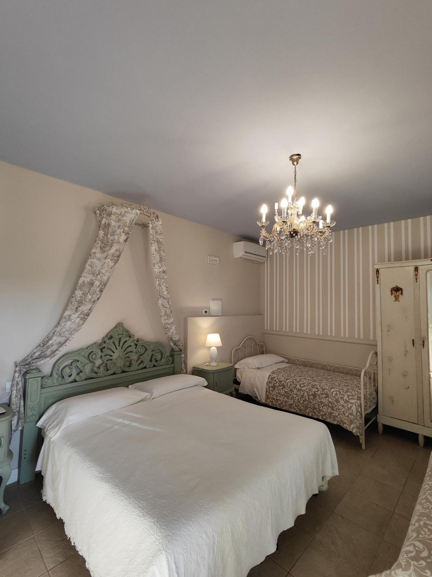 לינה וארוחת בוקר מונטיקיארי Garda Relais Antica Romelia מראה חיצוני תמונה
